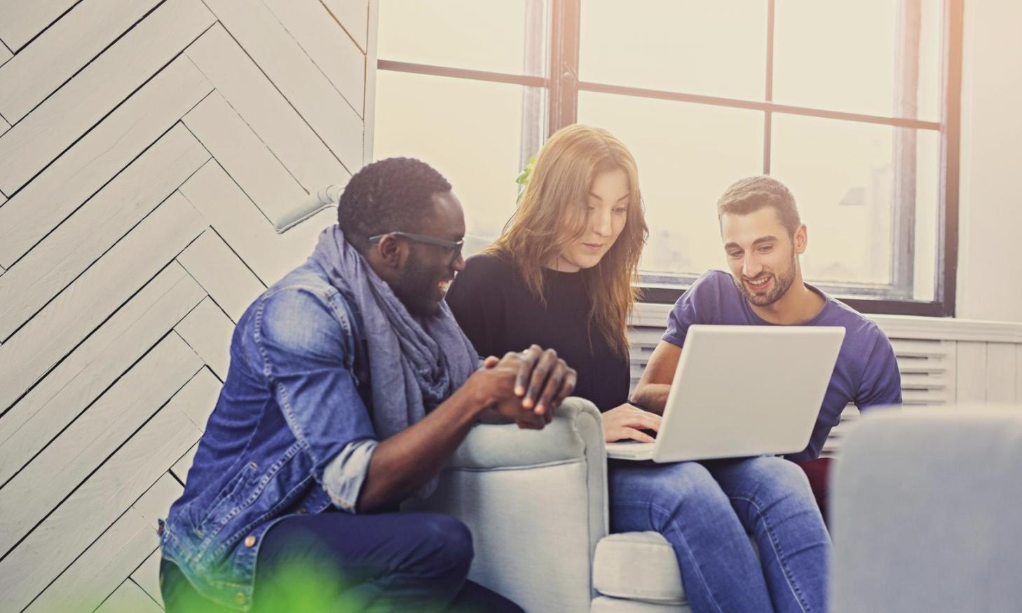 rrinoviaex financial planning office workspace